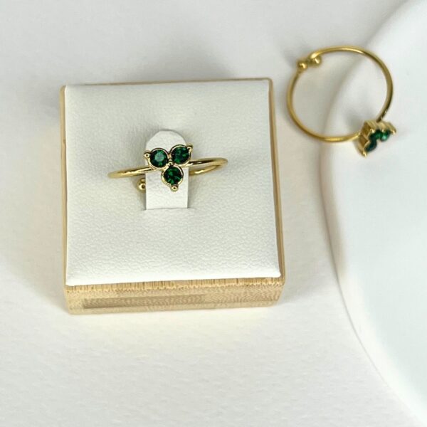 Esmeralda ring