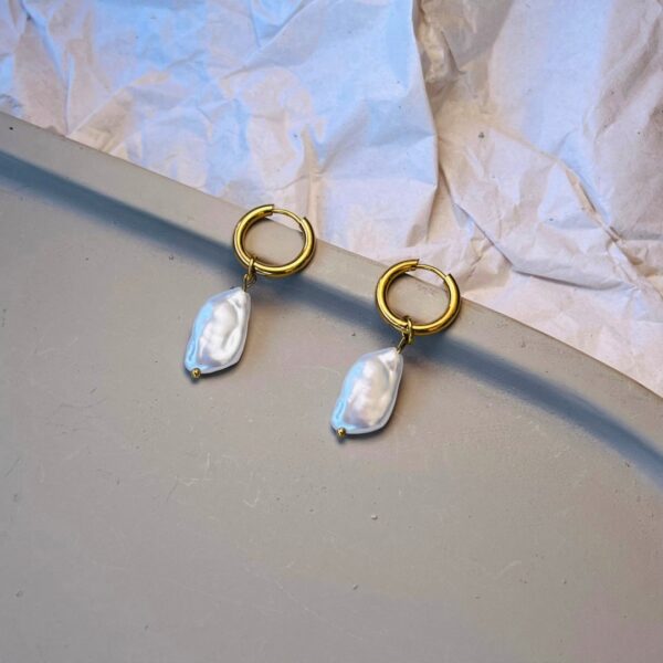 Pearls earrings